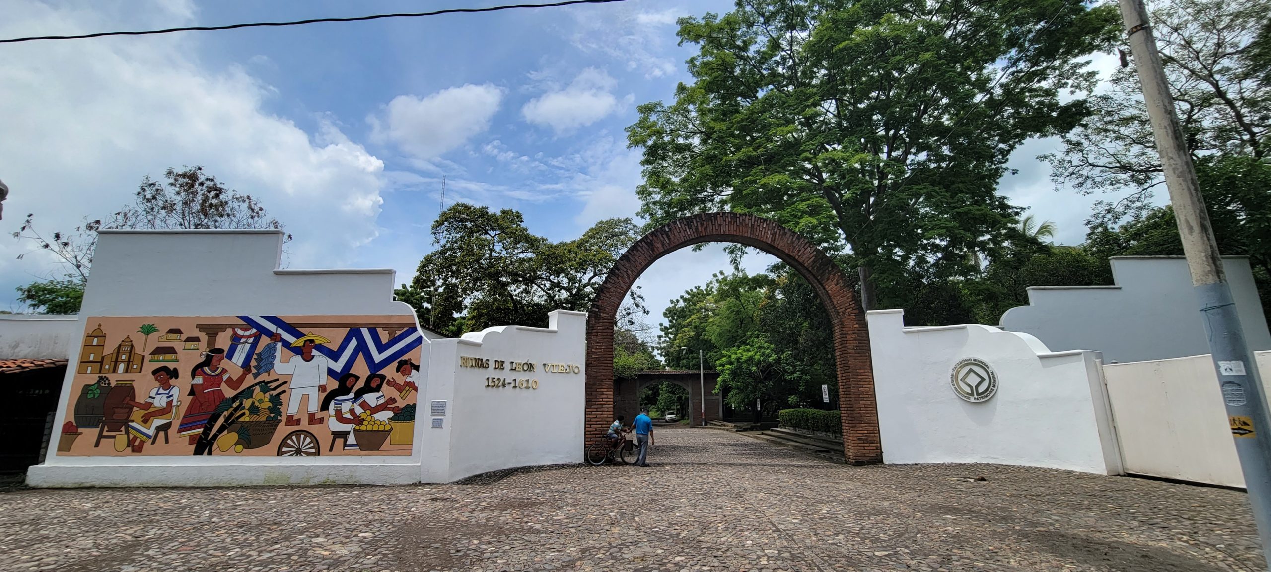 León Viejo Entrance Sign
